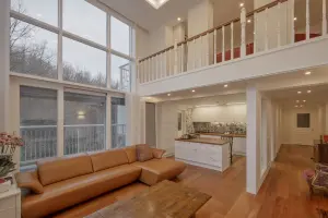 복층과 오픈키친이 어우러진 클래식 펜트하우스